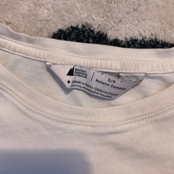 White mountain equipment company shirt has one very small stain and is a small - Picture 2 of 3